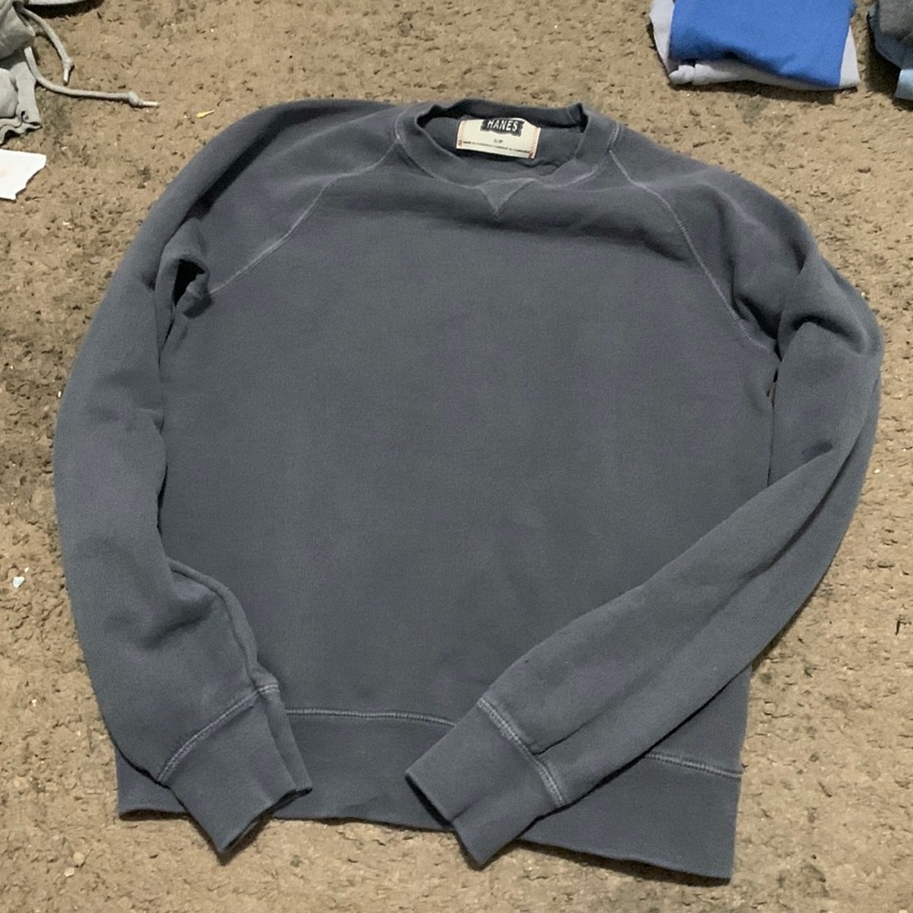 grey sweatshirt